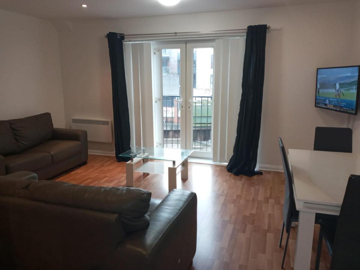 Freyas Apartment Манчестър Екстериор снимка