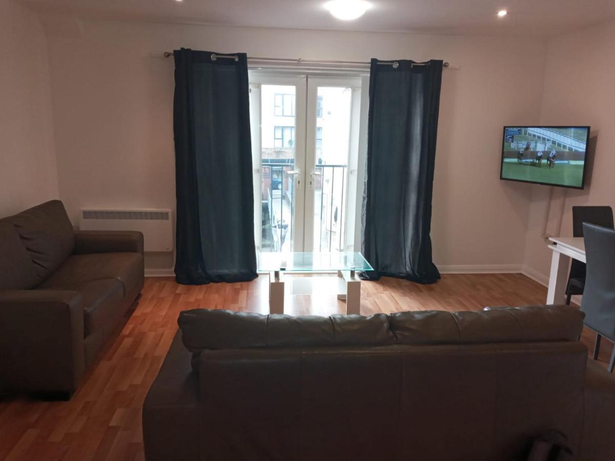 Freyas Apartment Манчестър Екстериор снимка