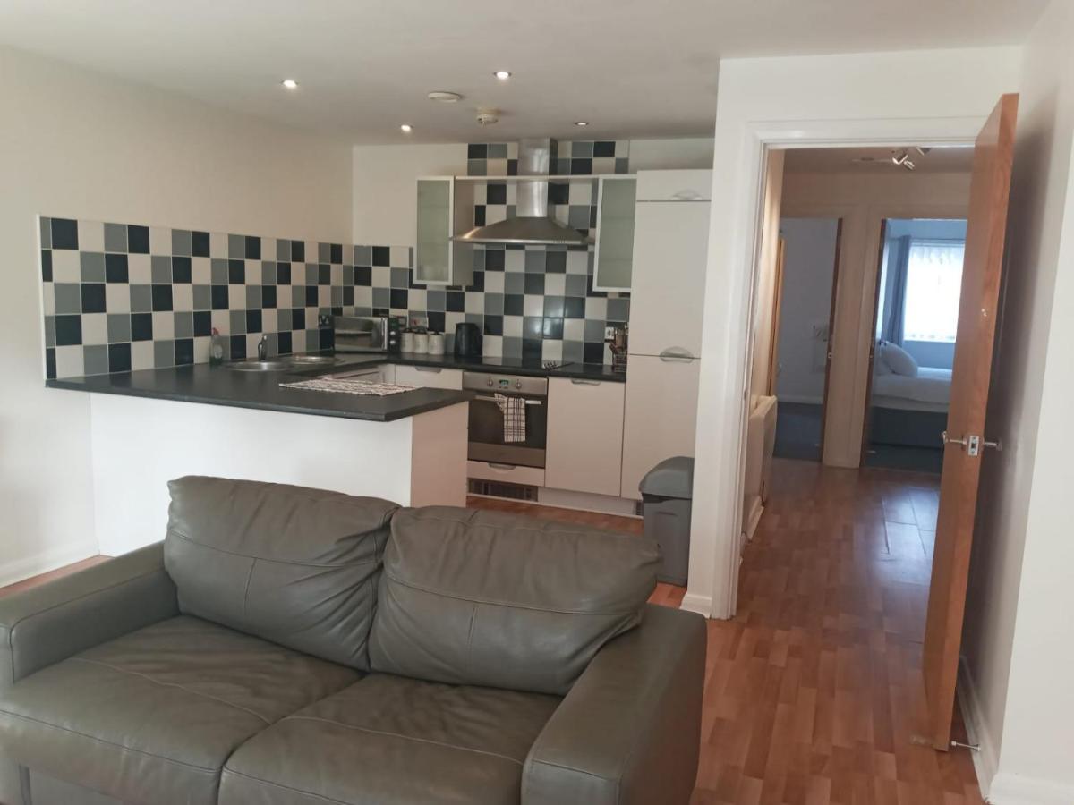 Freyas Apartment Манчестър Екстериор снимка